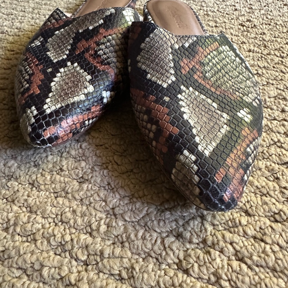 Madewell Snakeskin Pattern Mules – Chic Slip-On Flats - Picture 4 of 4